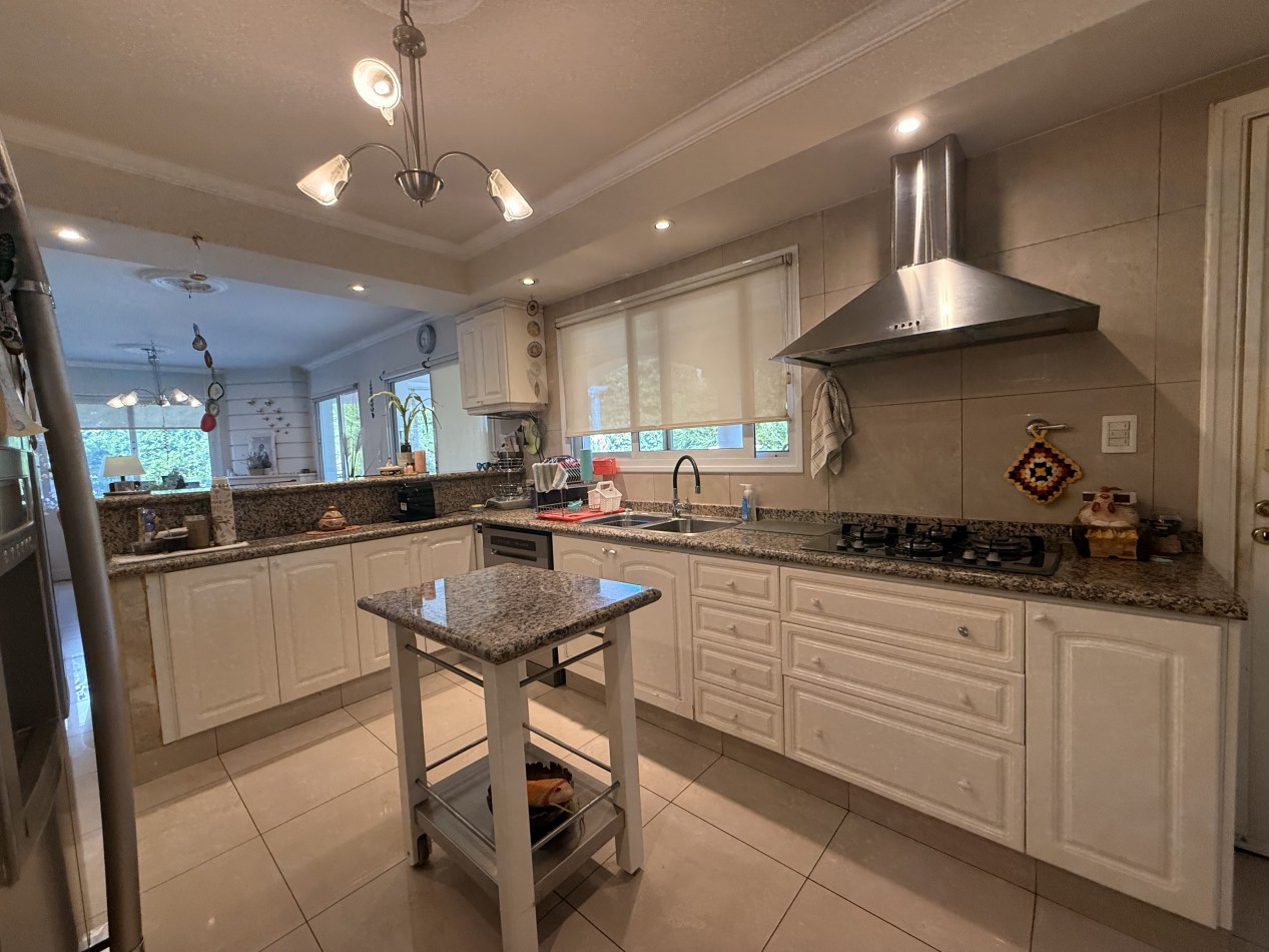 ESPECTACULAR CASA EN VENTA EN BARRIO DALVIAN
