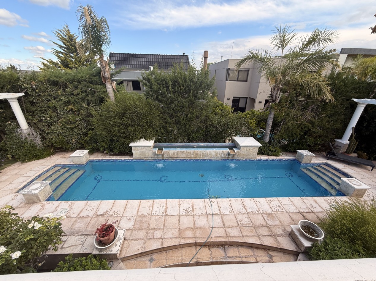 ESPECTACULAR CASA EN VENTA EN BARRIO DALVIAN