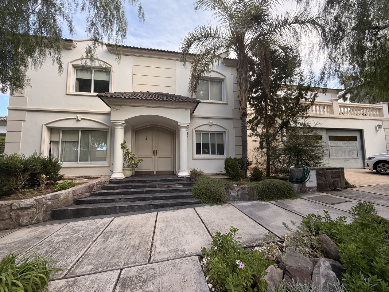 ESPECTACULAR CASA EN VENTA EN BARRIO DALVIAN
