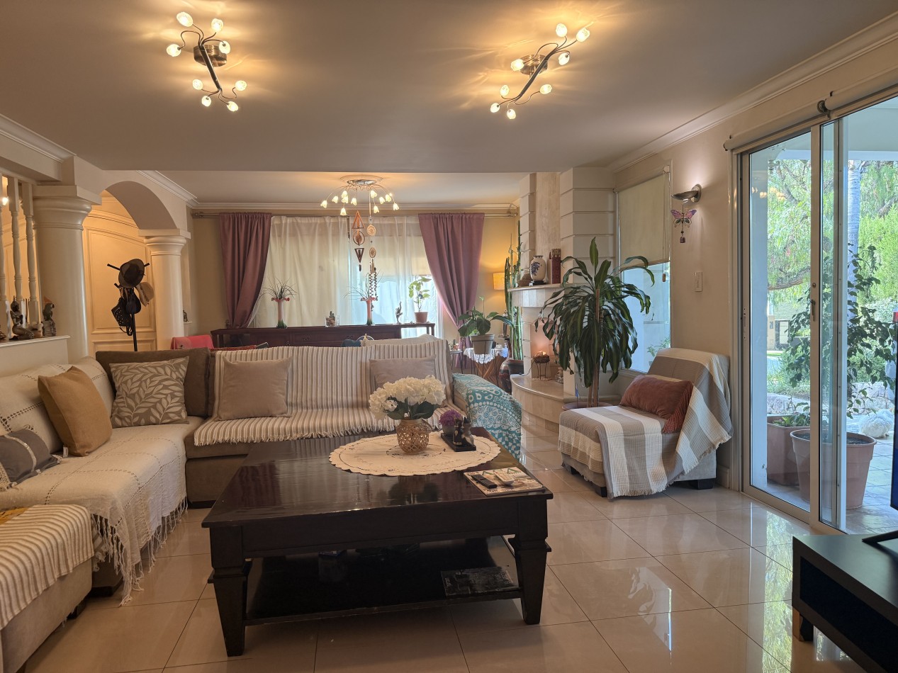 ESPECTACULAR CASA EN VENTA EN BARRIO DALVIAN