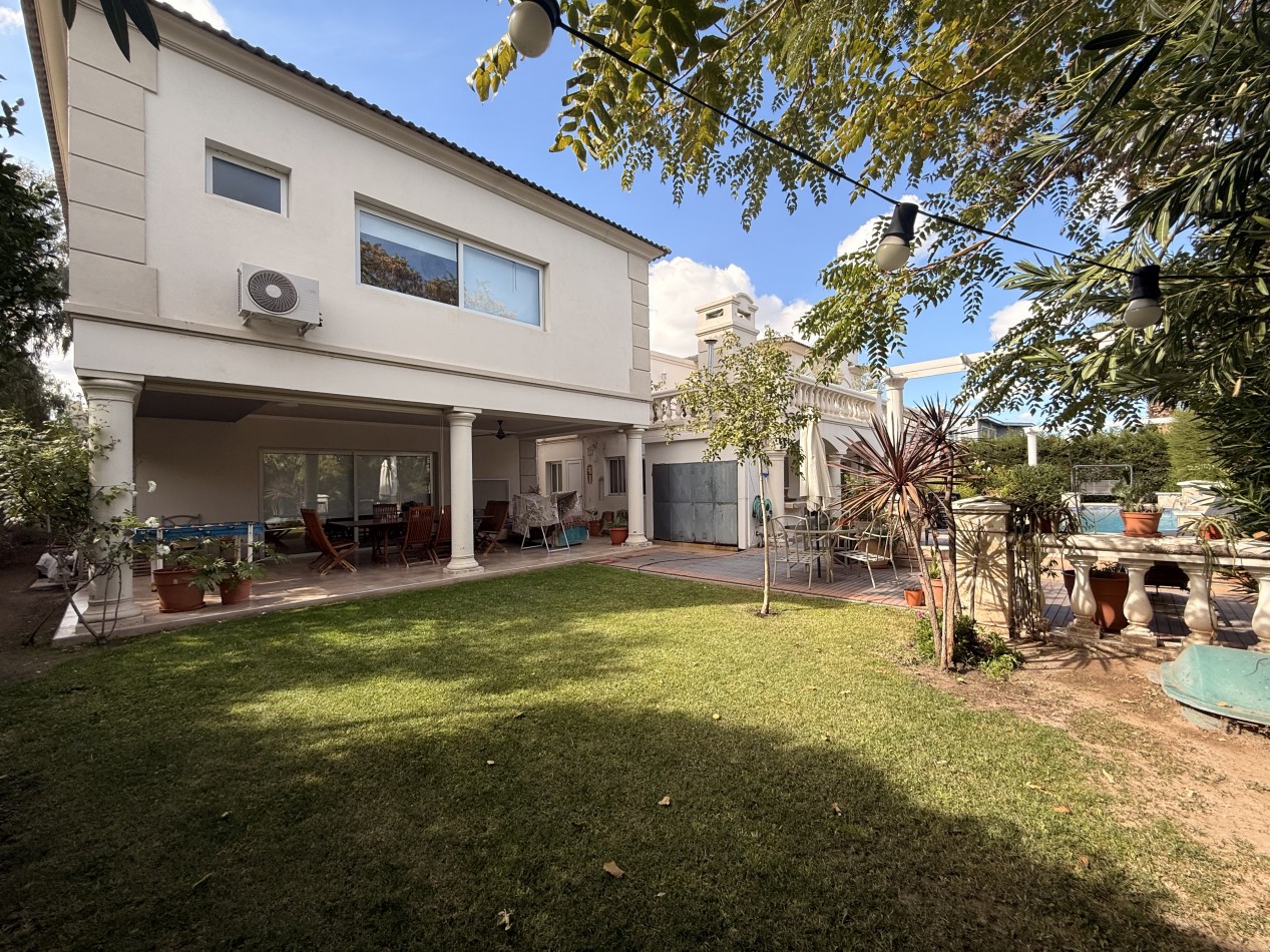 ESPECTACULAR CASA EN VENTA EN BARRIO DALVIAN