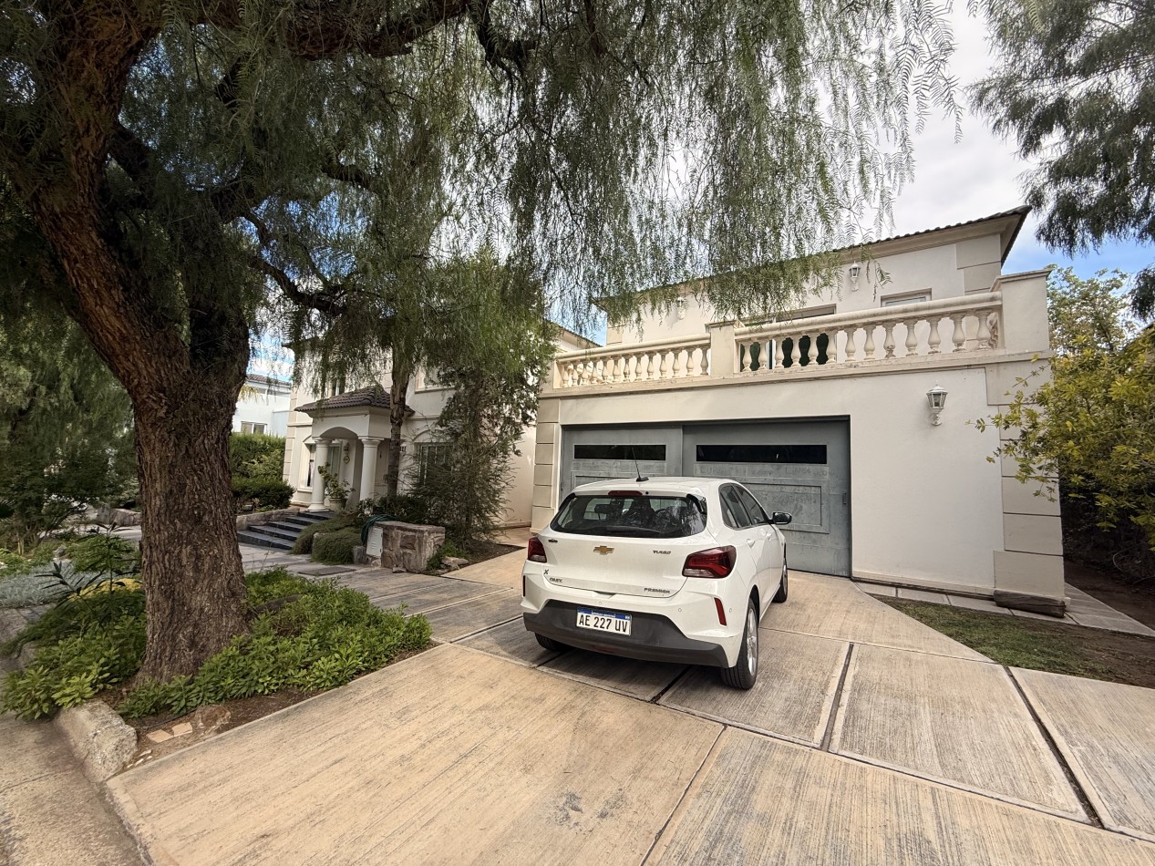 ESPECTACULAR CASA EN VENTA EN BARRIO DALVIAN