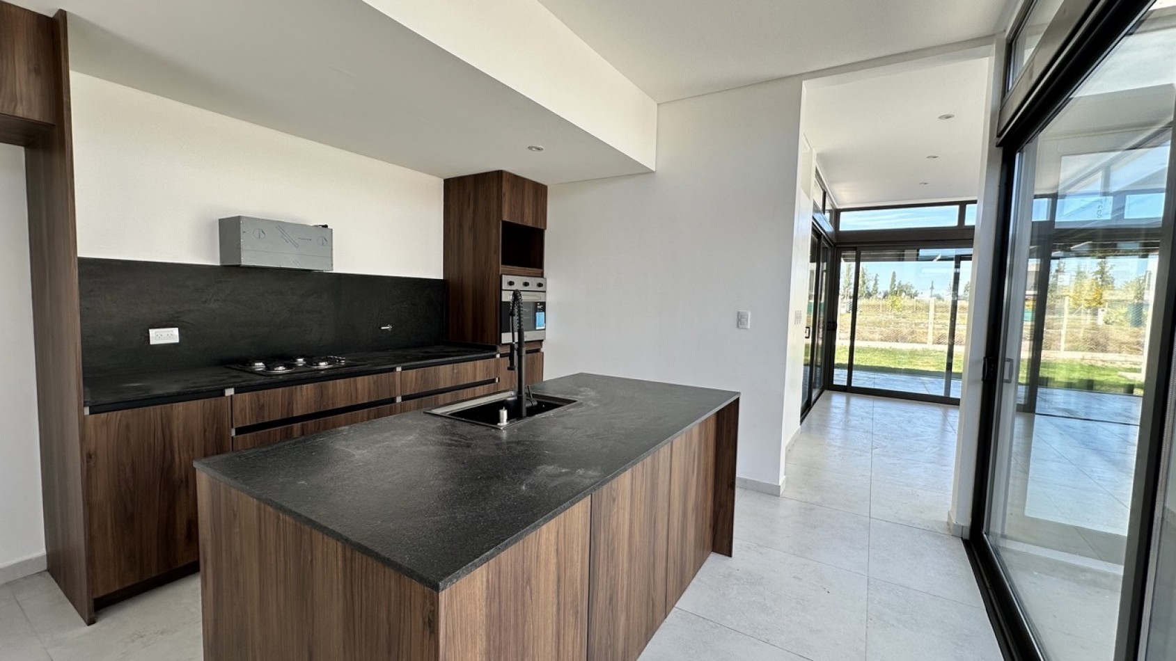MODERNA CASA EN VENTA BARRIO GRAN BOEDO | LUJAN DE CUYO