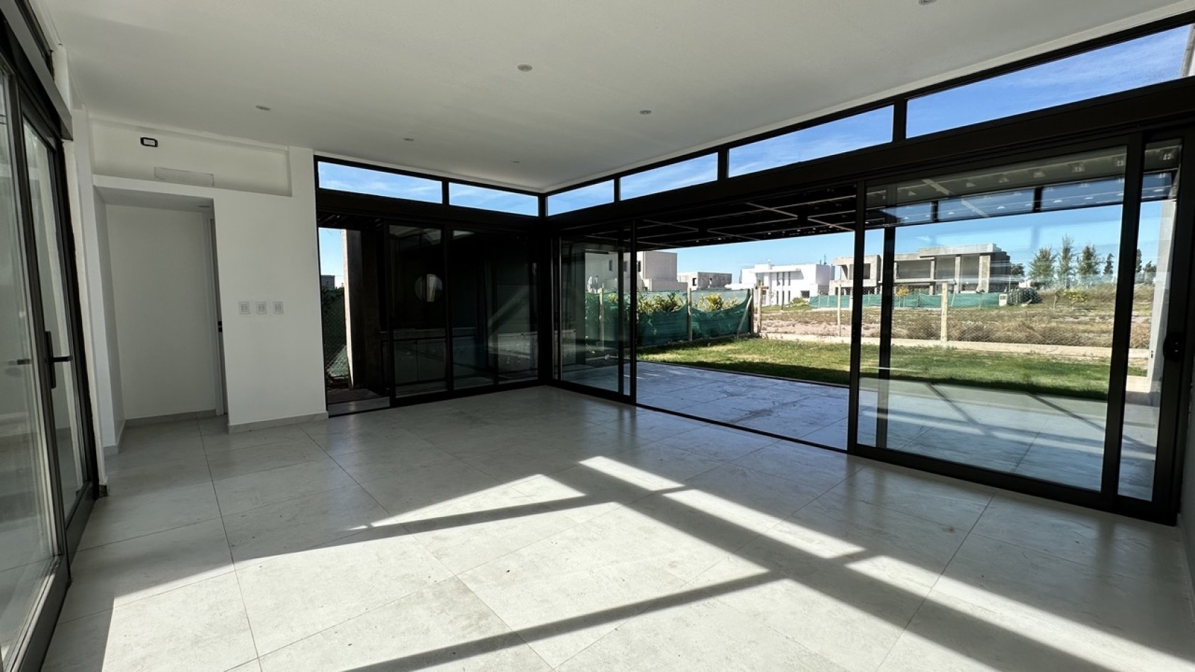 MODERNA CASA EN VENTA BARRIO GRAN BOEDO | LUJAN DE CUYO