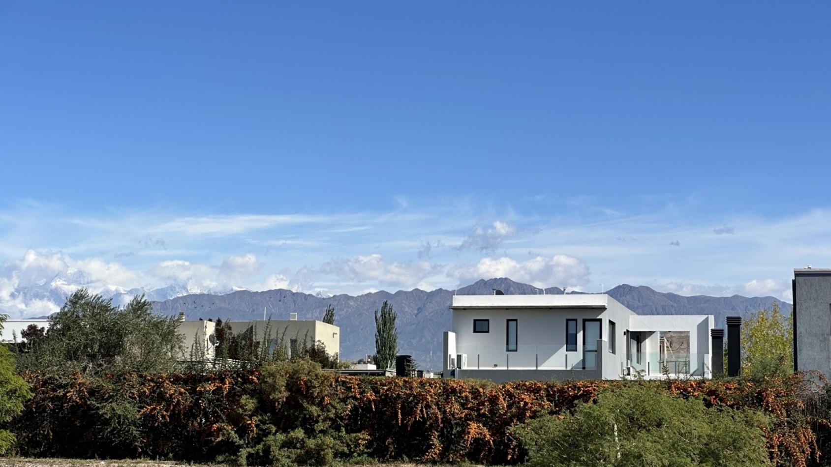 MODERNA CASA EN VENTA BARRIO GRAN BOEDO | LUJAN DE CUYO