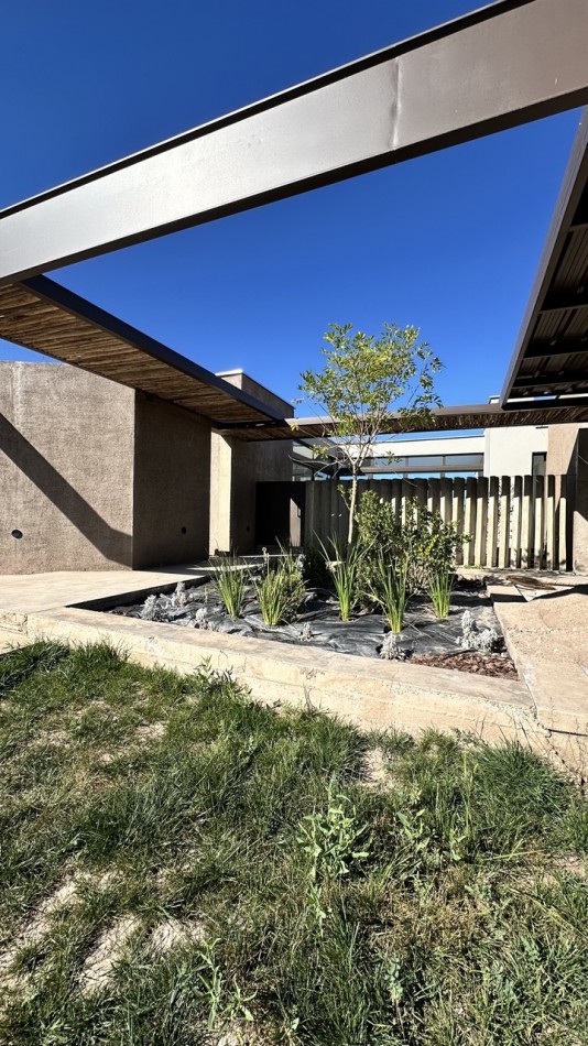 MODERNA CASA EN VENTA BARRIO GRAN BOEDO | LUJAN DE CUYO