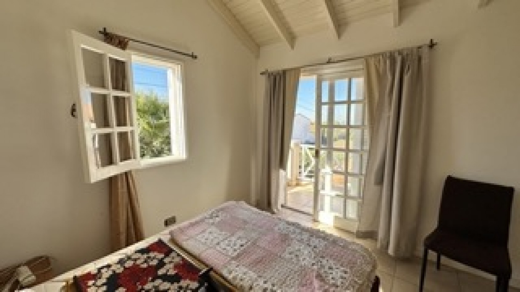 Hermosa casa en Dalvian con dormitorio en Planta Baja