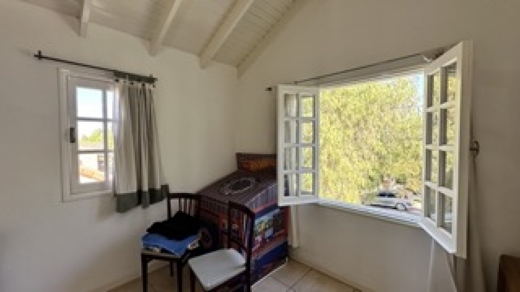 Hermosa casa en Dalvian con dormitorio en Planta Baja