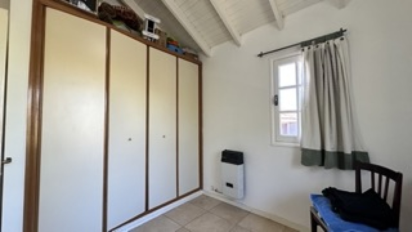 Hermosa casa en Dalvian con dormitorio en Planta Baja