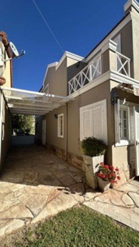 Hermosa casa en Dalvian con dormitorio en Planta Baja