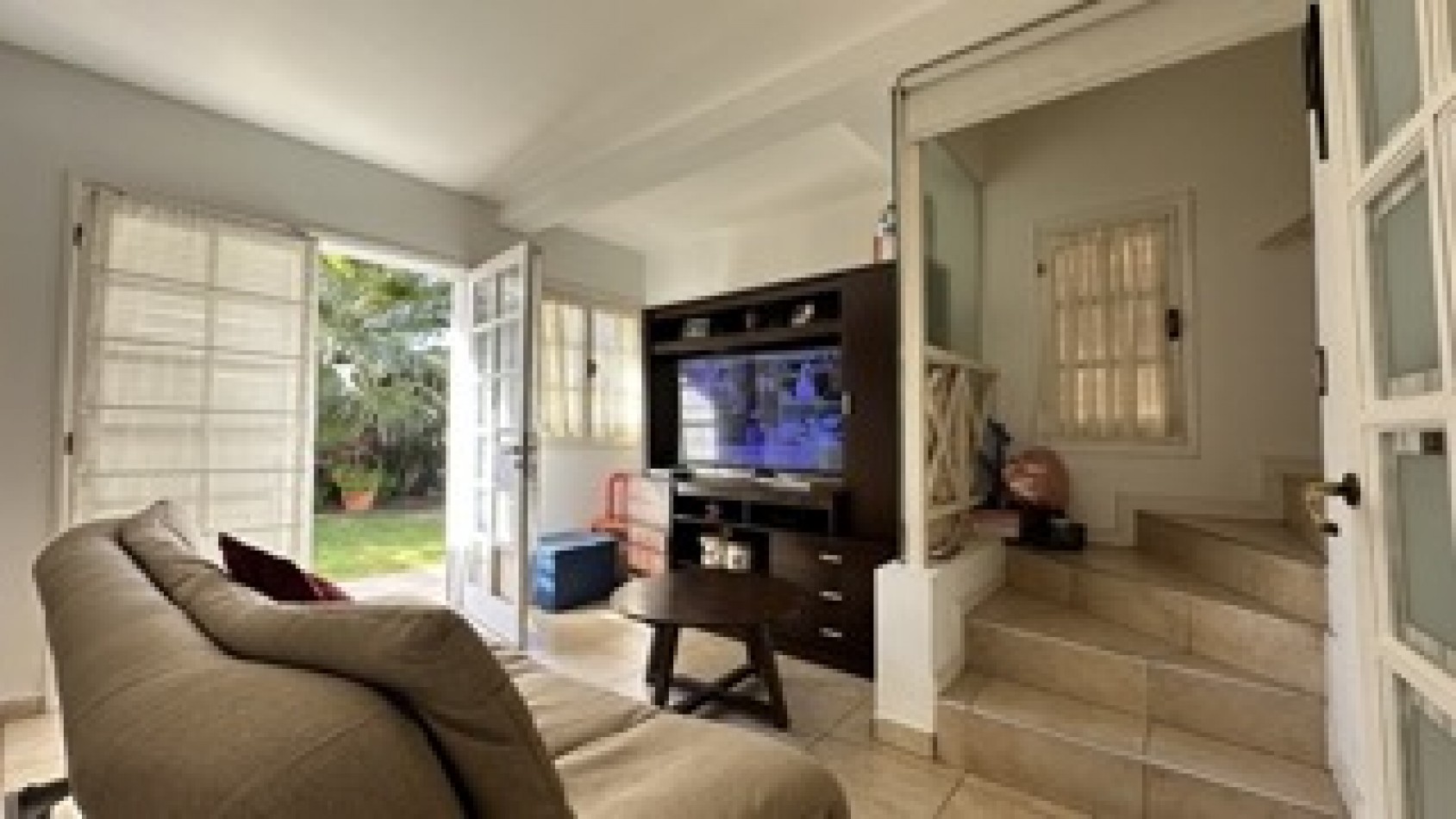 Hermosa casa en Dalvian con dormitorio en Planta Baja