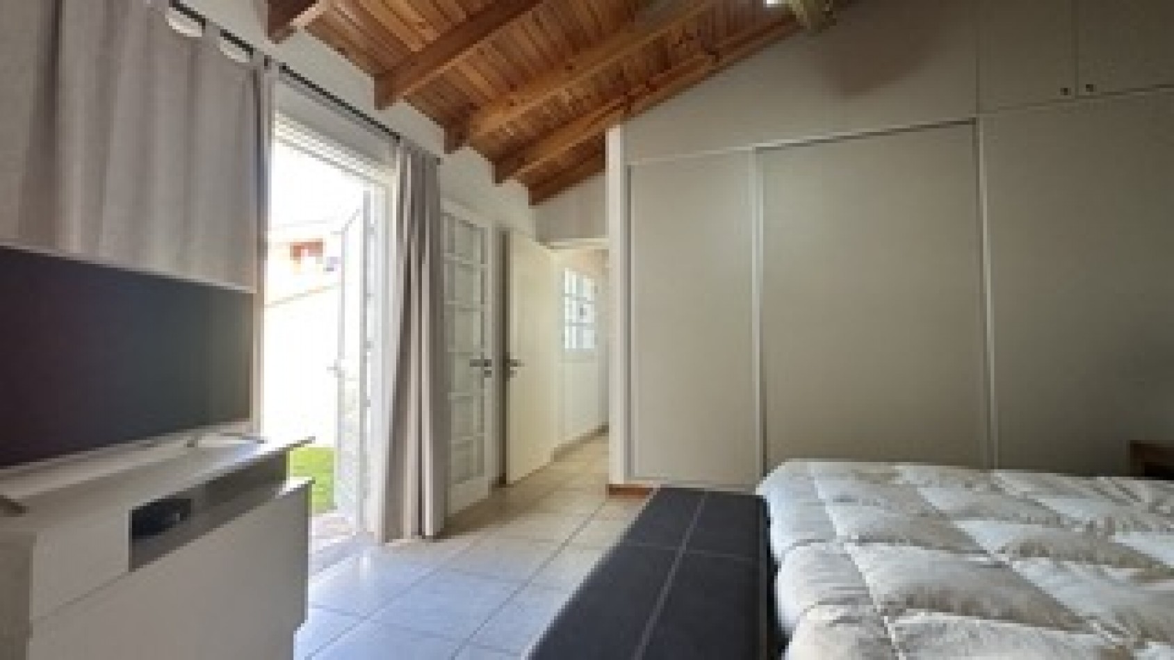Hermosa casa en Dalvian con dormitorio en Planta Baja