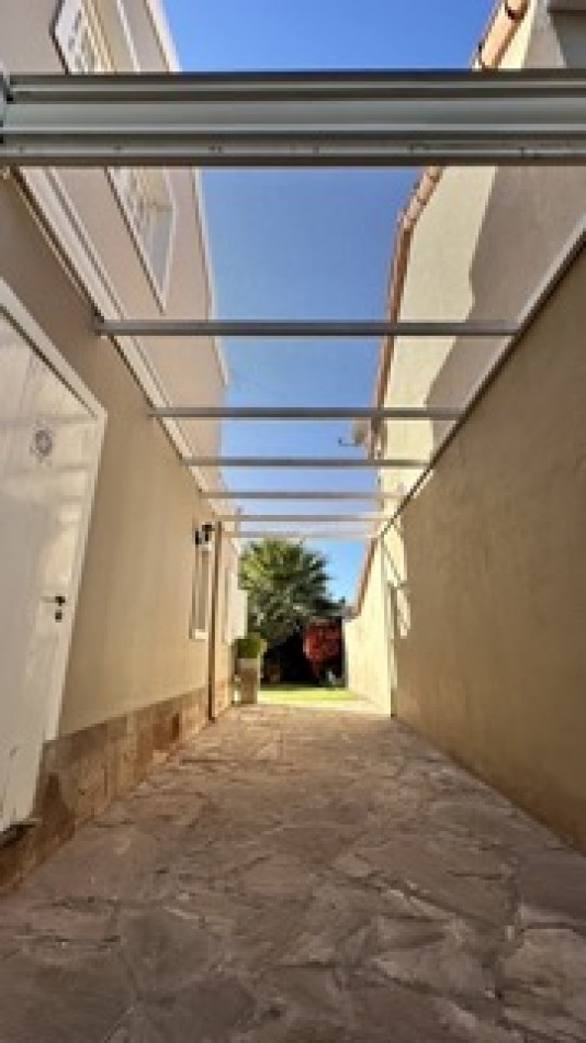 Hermosa casa en Dalvian con dormitorio en Planta Baja