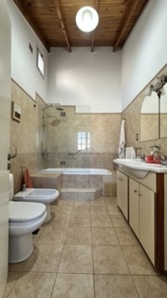 Hermosa casa en Dalvian con dormitorio en Planta Baja