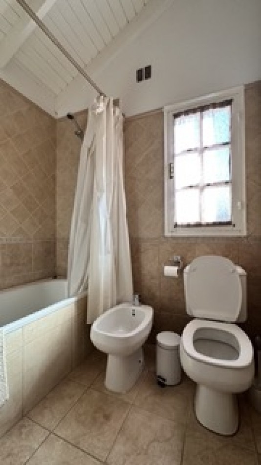 Hermosa casa en Dalvian con dormitorio en Planta Baja