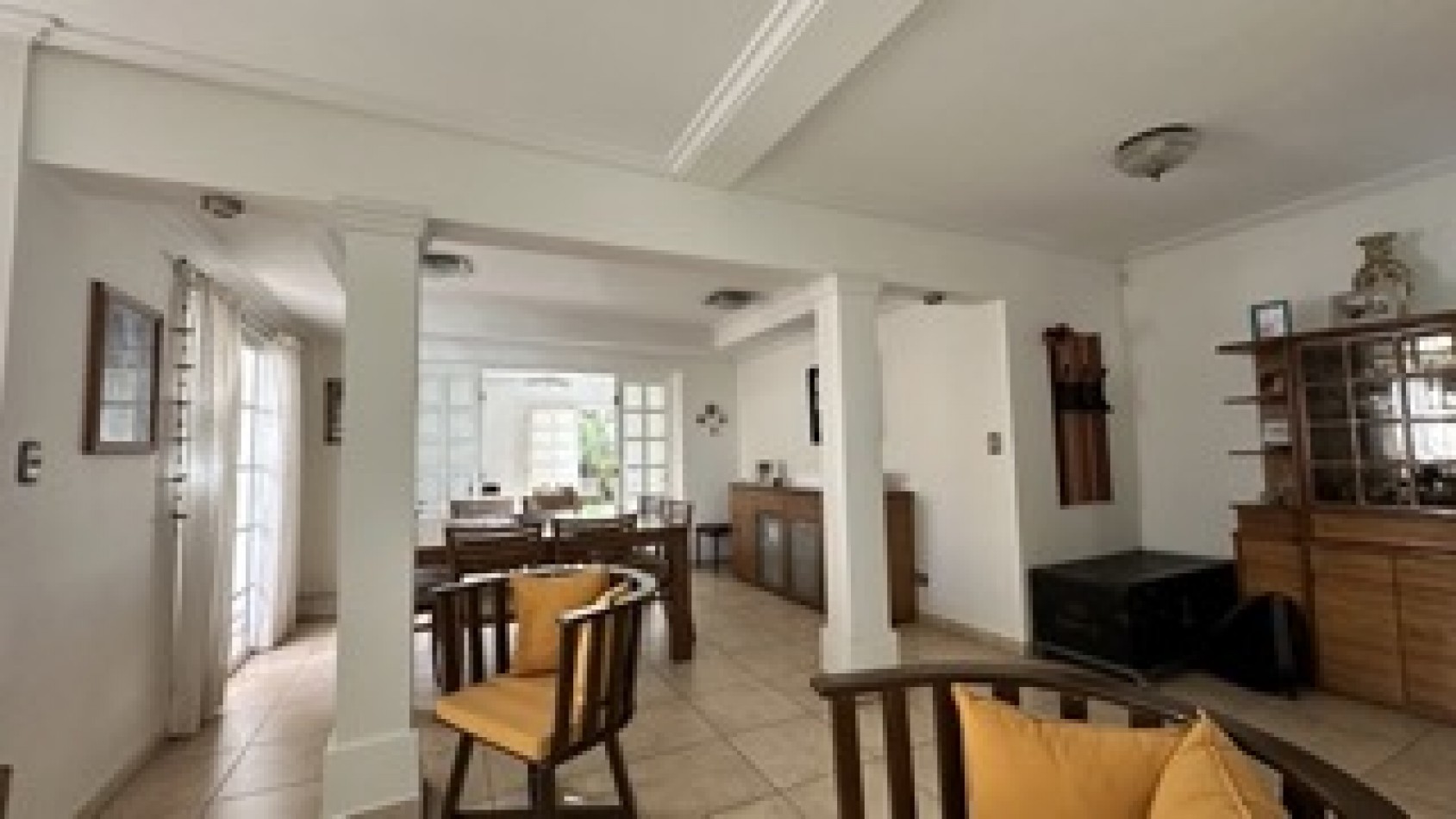 Hermosa casa en Dalvian con dormitorio en Planta Baja