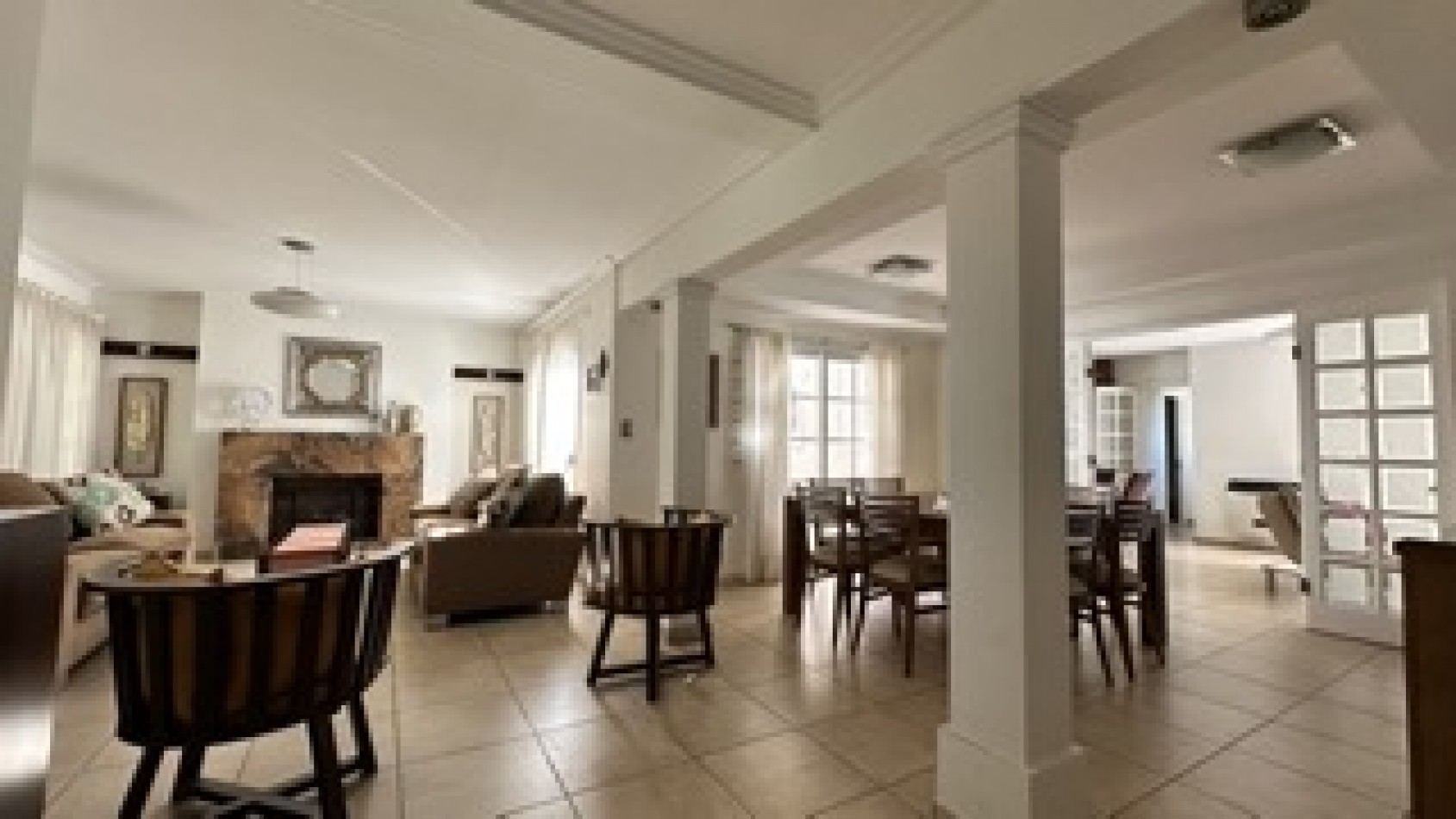 Hermosa casa en Dalvian con dormitorio en Planta Baja