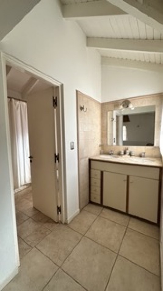 Hermosa casa en Dalvian con dormitorio en Planta Baja