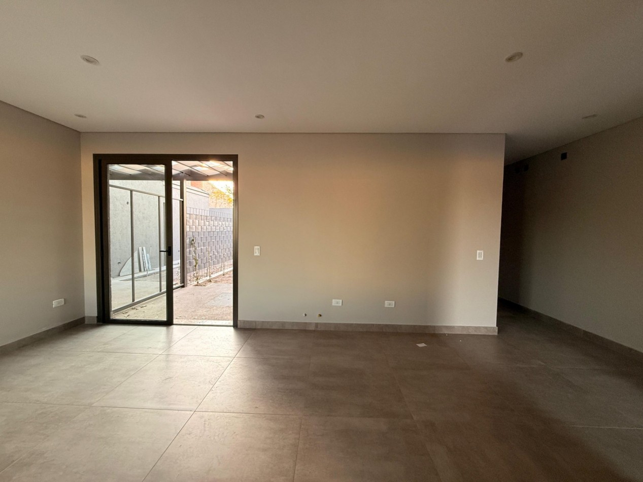 CASA A ESTRENAR EN BARRIO LAS ACACIAS DE GODOY CRUZ