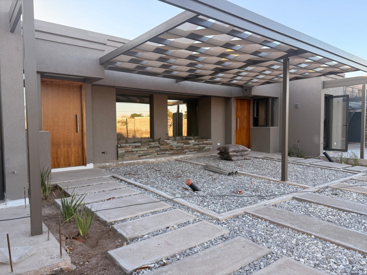 CASA A ESTRENAR EN BARRIO LAS ACACIAS DE GODOY CRUZ
