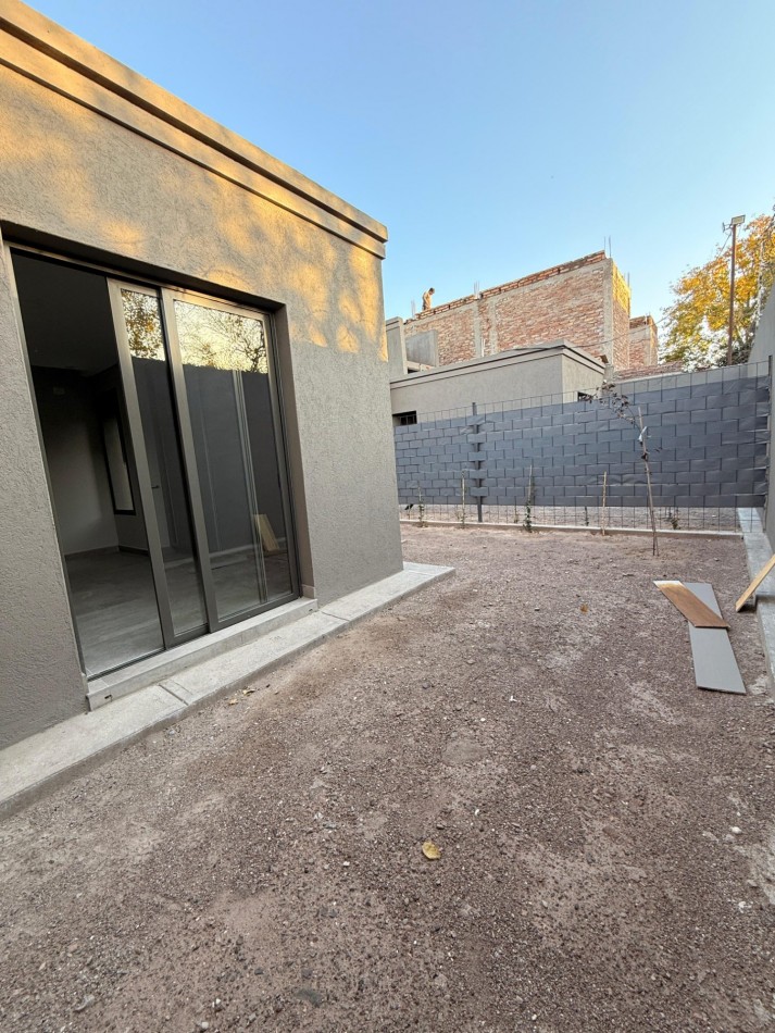 CASA A ESTRENAR EN BARRIO LAS ACACIAS DE GODOY CRUZ