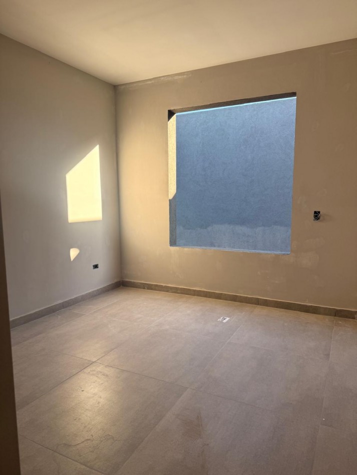 DESTACADA CASA A ESTRENAR EN VENTA EN BARRIO LAS ACACIAS
