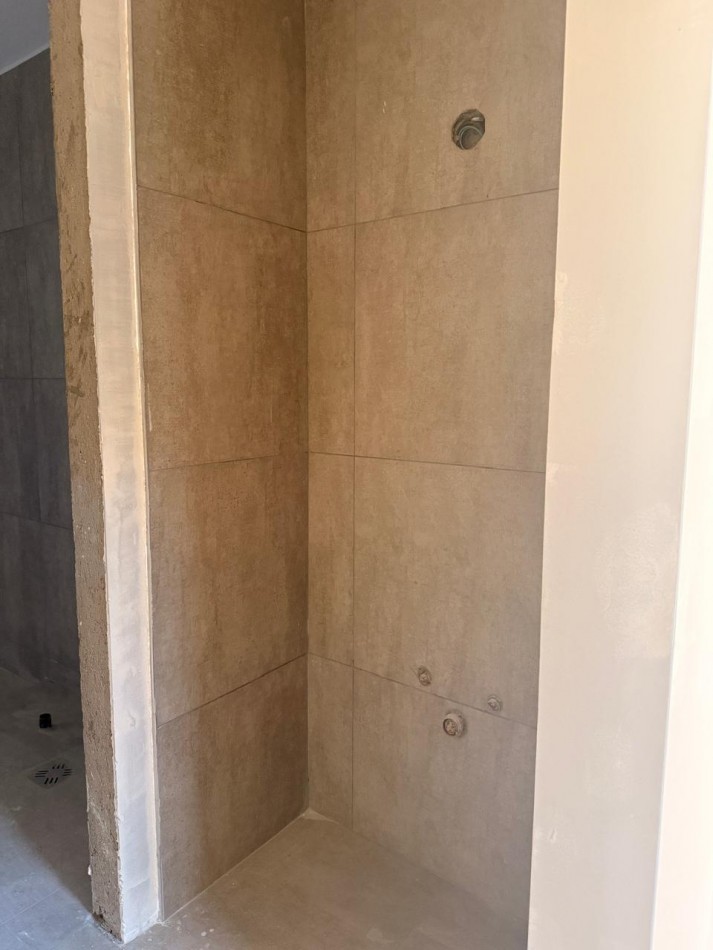 DESTACADA CASA A ESTRENAR EN VENTA EN BARRIO LAS ACACIAS