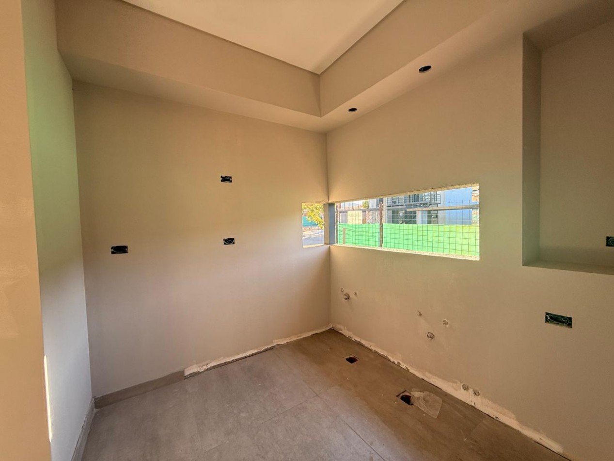 DESTACADA CASA A ESTRENAR EN VENTA EN BARRIO LAS ACACIAS