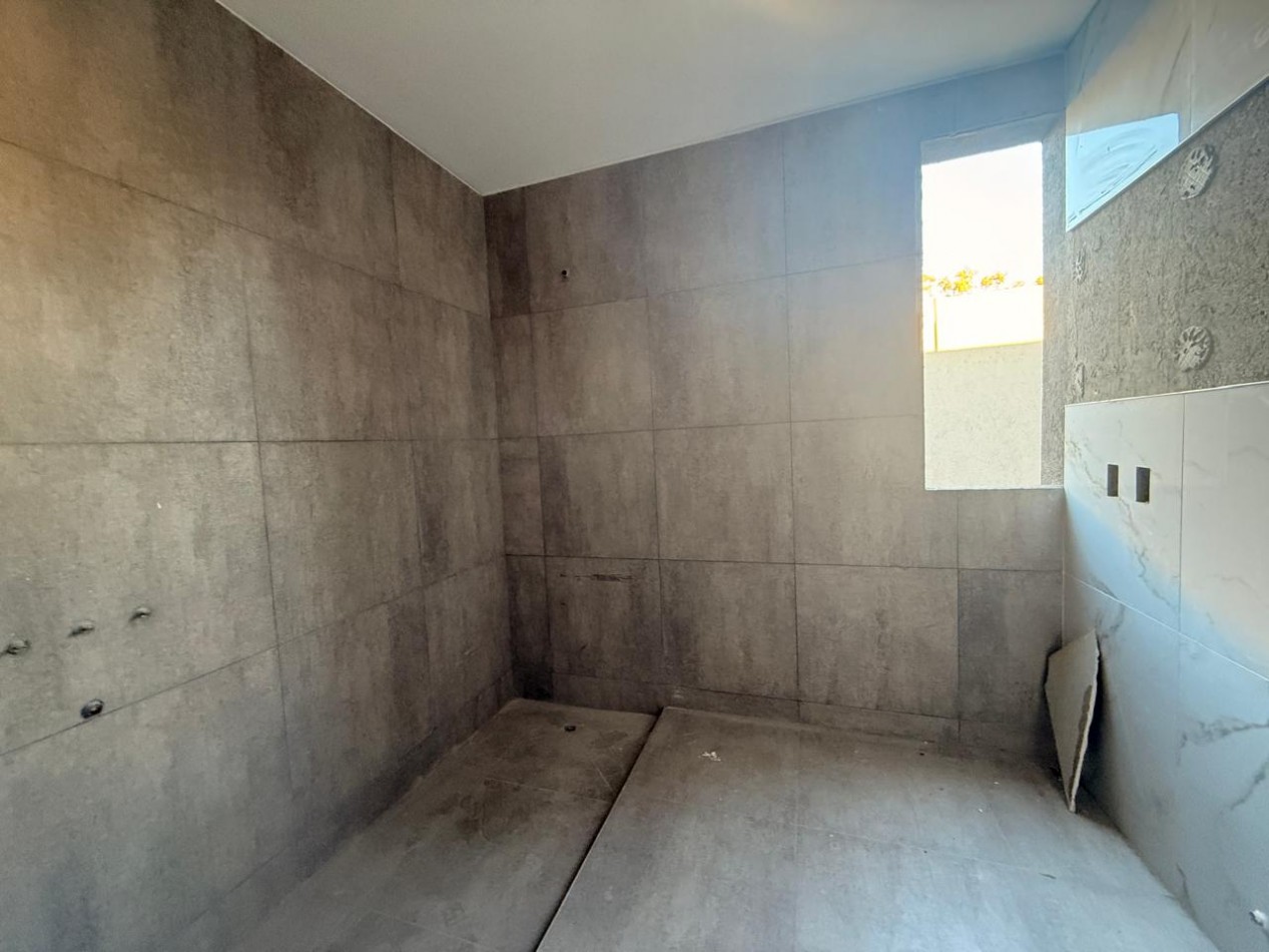DESTACADA CASA A ESTRENAR EN VENTA EN BARRIO LAS ACACIAS