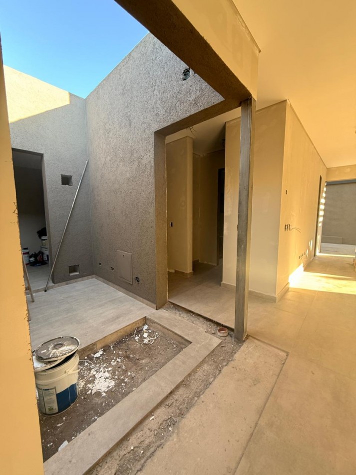 DESTACADA CASA A ESTRENAR EN VENTA EN BARRIO LAS ACACIAS