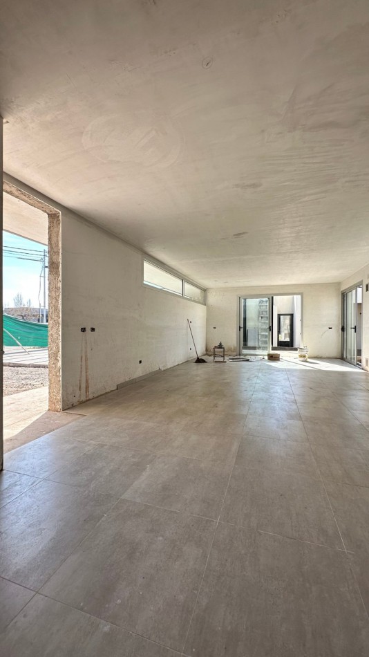 MODERNA CASA TERMINADA - BARRIO ACACIAS DE TERRADA