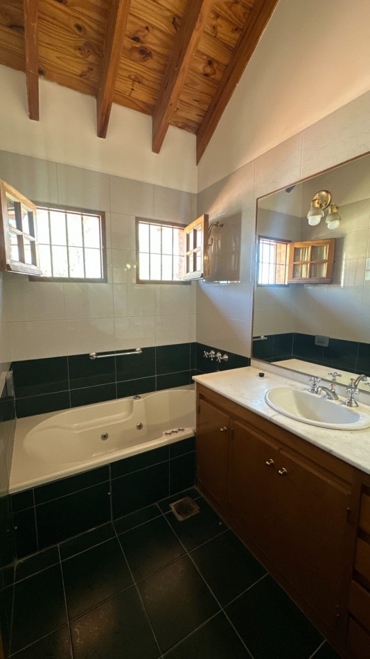 EXCELENTE CASA A LA VENTA EN LA SEXTA SECCION DE MENDOZA