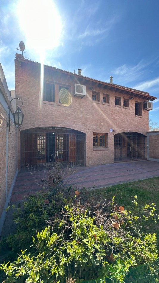 EXCELENTE CASA A LA VENTA EN LA SEXTA SECCION DE MENDOZA