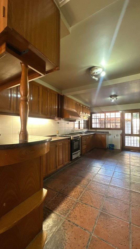 EXCELENTE CASA A LA VENTA EN LA SEXTA SECCION DE MENDOZA