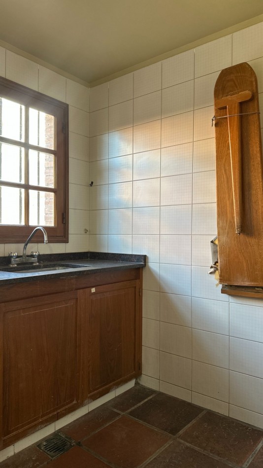 EXCELENTE CASA A LA VENTA EN LA SEXTA SECCION DE MENDOZA