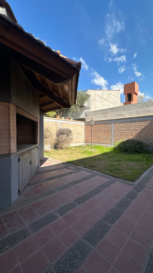 EXCELENTE CASA A LA VENTA EN LA SEXTA SECCION DE MENDOZA