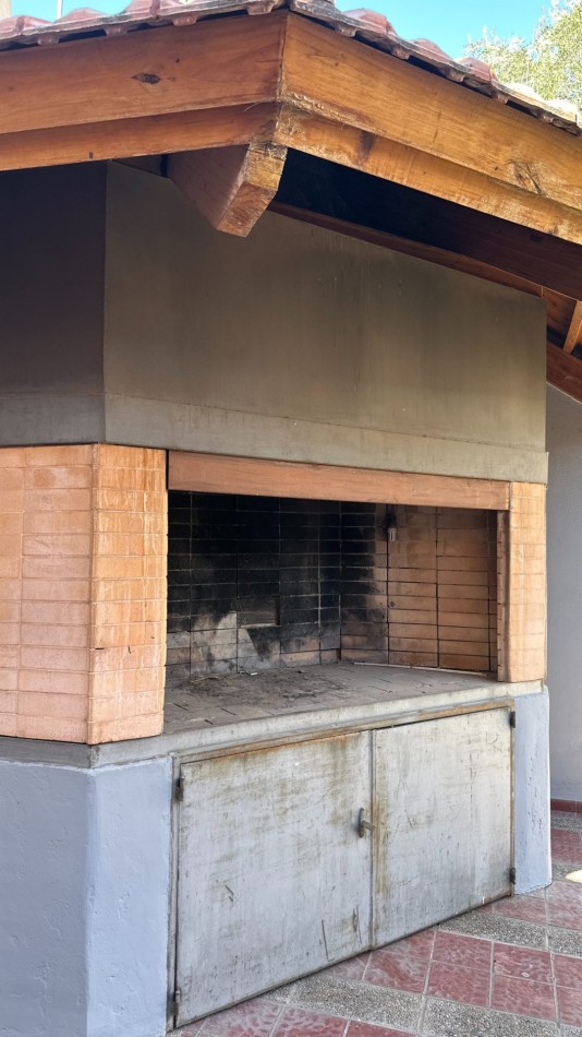 EXCELENTE CASA A LA VENTA EN LA SEXTA SECCION DE MENDOZA