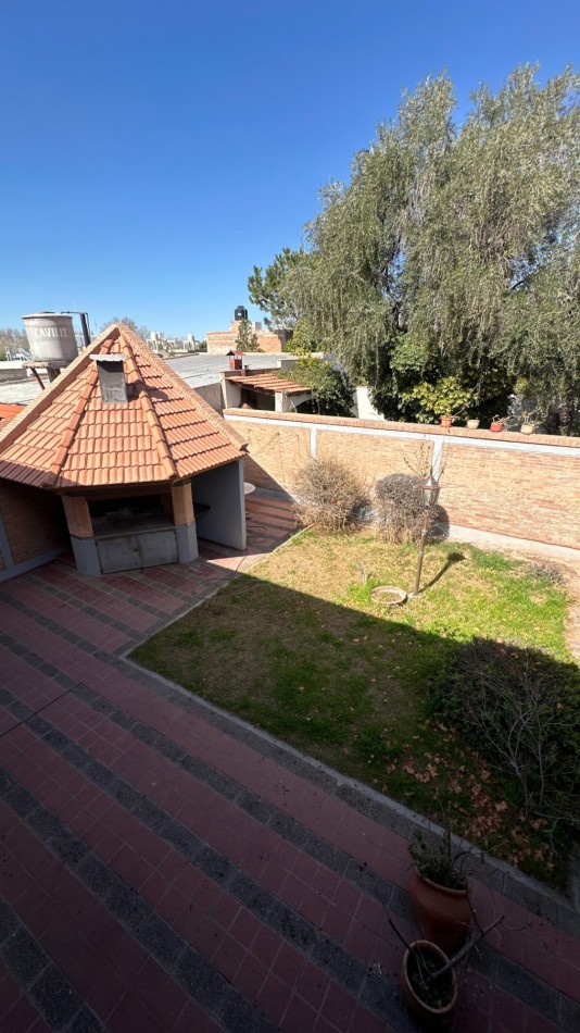 EXCELENTE CASA A LA VENTA EN LA SEXTA SECCION DE MENDOZA