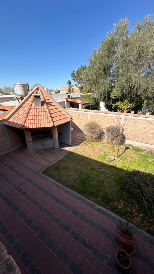 EXCELENTE CASA A LA VENTA EN LA SEXTA SECCION DE MENDOZA