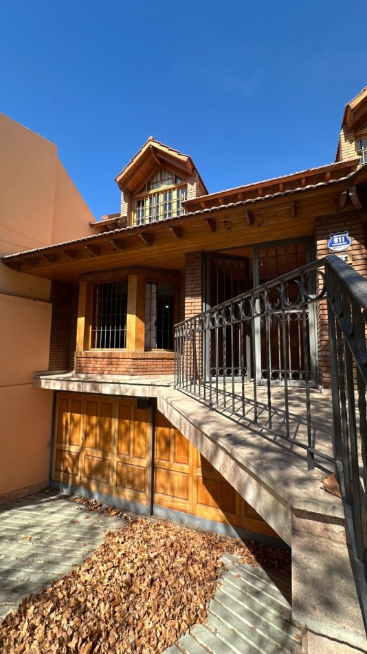 EXCELENTE CASA A LA VENTA EN LA SEXTA SECCION DE MENDOZA