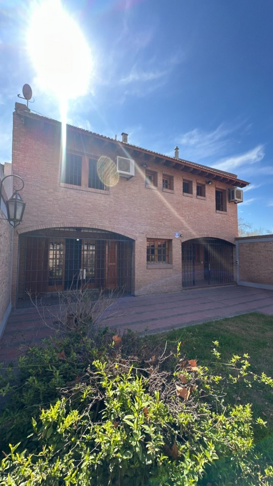 EXCELENTE CASA A LA VENTA EN LA SEXTA SECCION DE MENDOZA