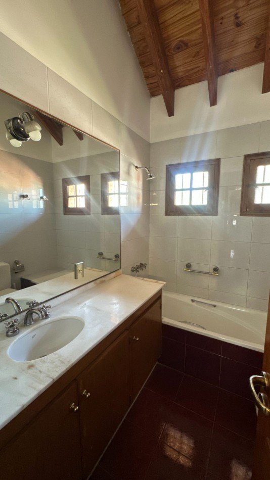 EXCELENTE CASA A LA VENTA EN LA SEXTA SECCION DE MENDOZA