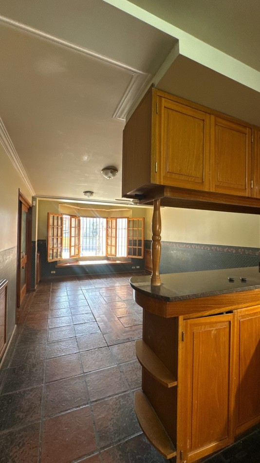 EXCELENTE CASA A LA VENTA EN LA SEXTA SECCION DE MENDOZA