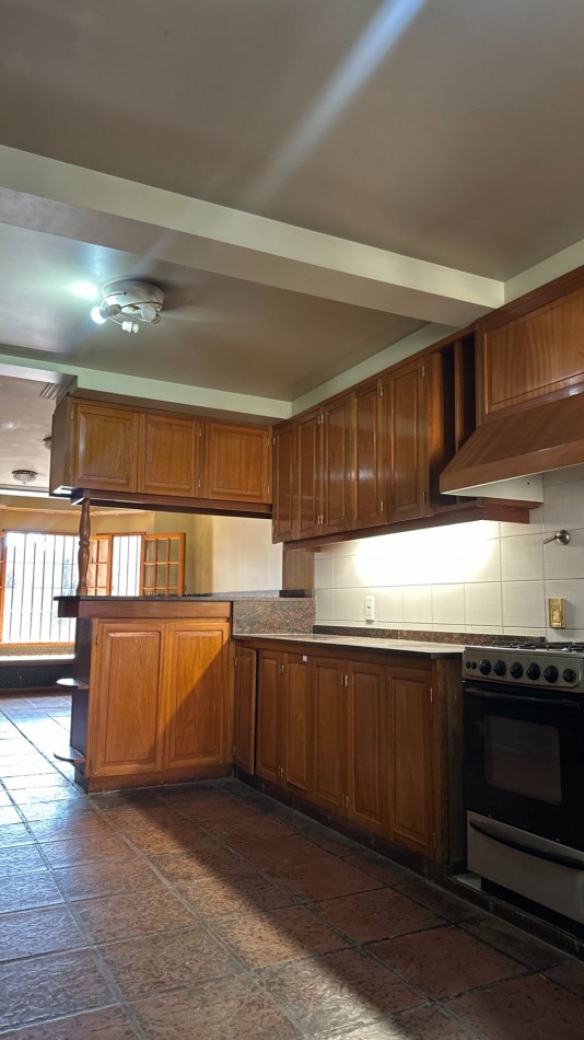 EXCELENTE CASA A LA VENTA EN LA SEXTA SECCION DE MENDOZA