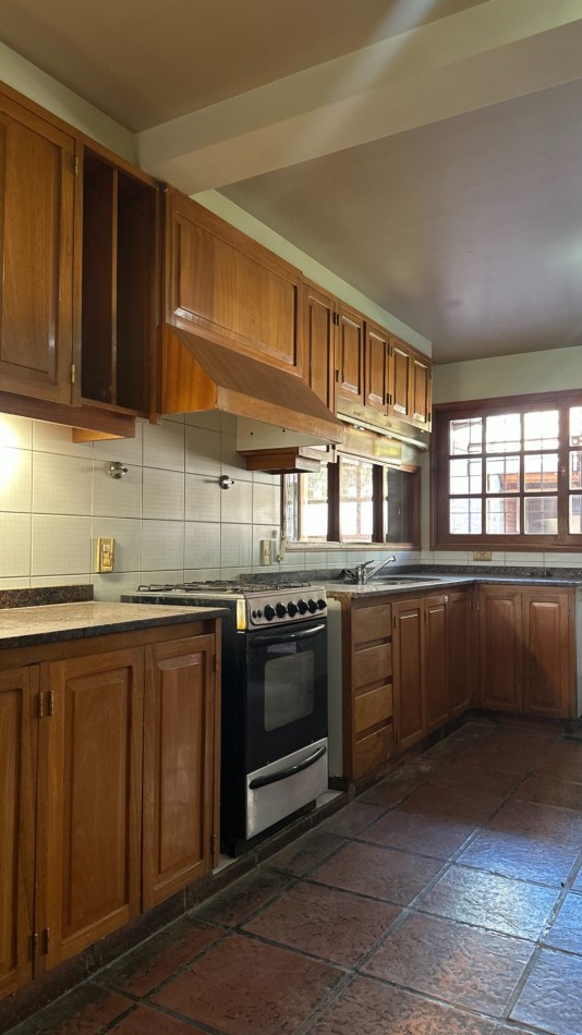 EXCELENTE CASA A LA VENTA EN LA SEXTA SECCION DE MENDOZA