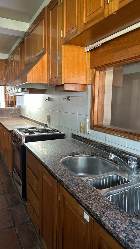 EXCELENTE CASA A LA VENTA EN LA SEXTA SECCION DE MENDOZA