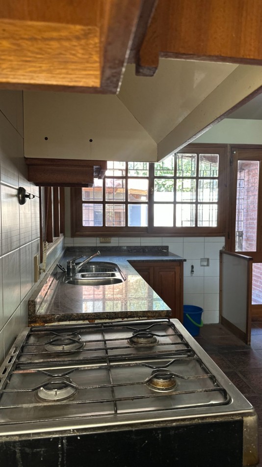 EXCELENTE CASA A LA VENTA EN LA SEXTA SECCION DE MENDOZA
