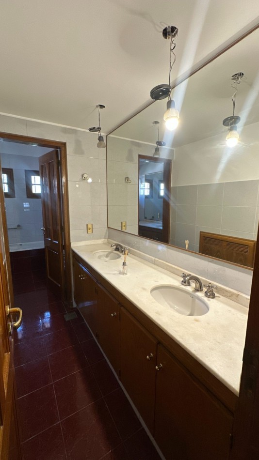EXCELENTE CASA A LA VENTA EN LA SEXTA SECCION DE MENDOZA