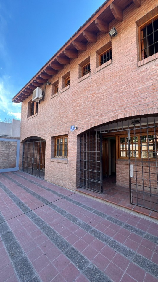 EXCELENTE CASA A LA VENTA EN LA SEXTA SECCION DE MENDOZA