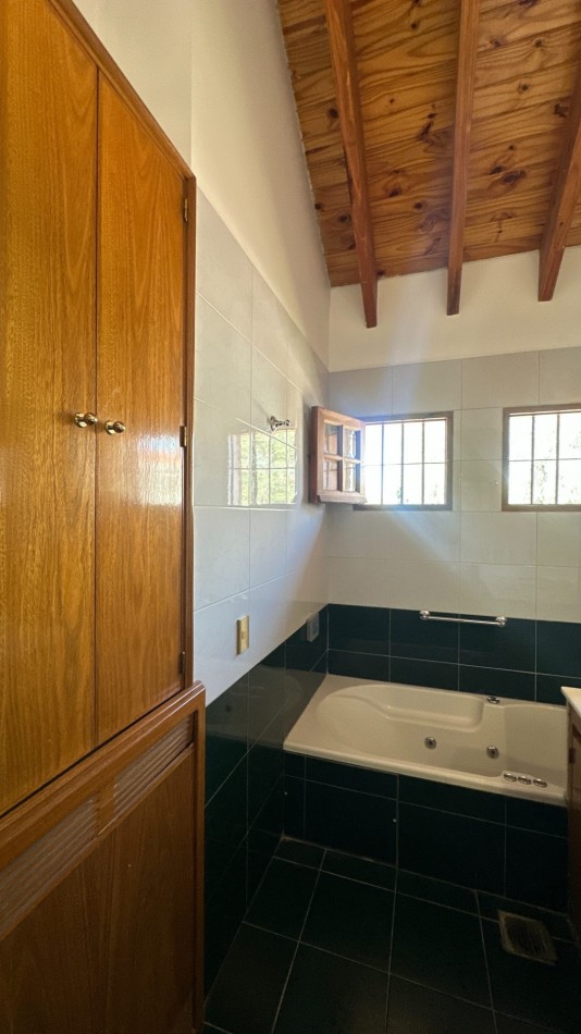 EXCELENTE CASA A LA VENTA EN LA SEXTA SECCION DE MENDOZA